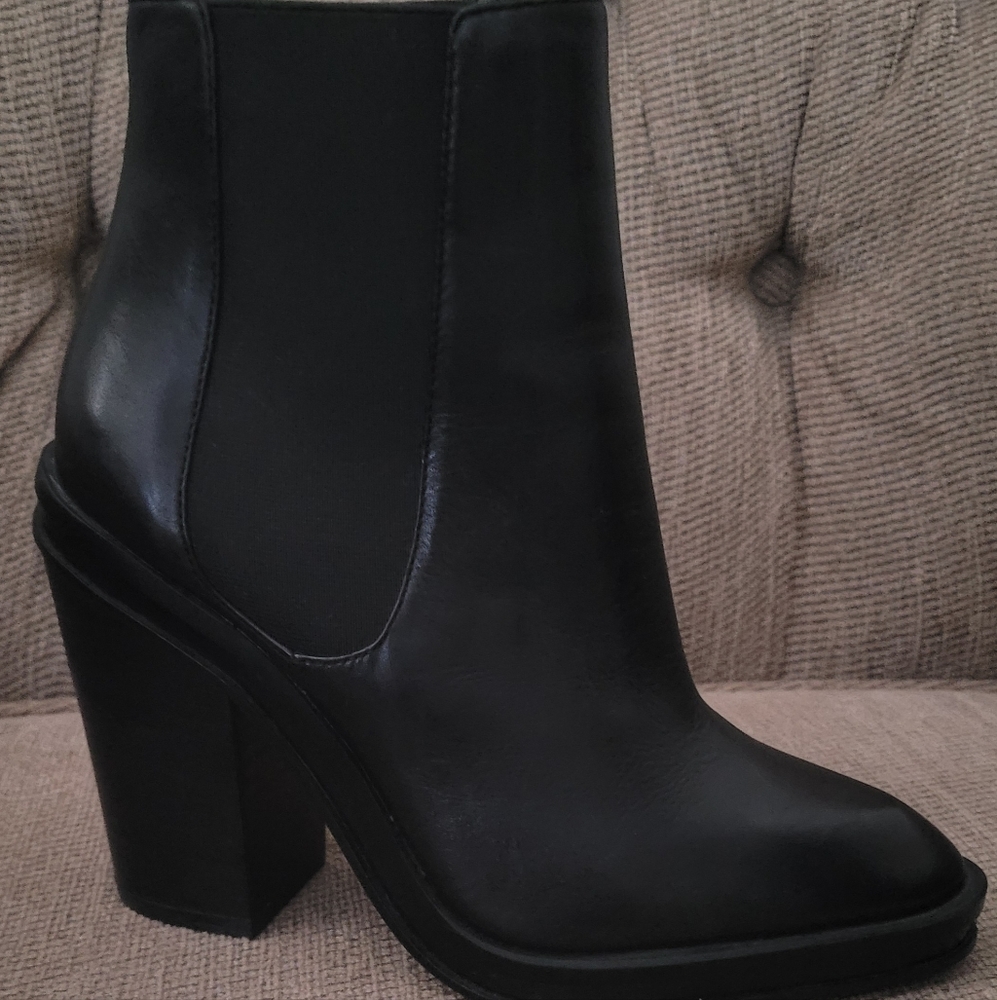 ALDO BLACK GENUINE LEATHER SLIP ON BOOTIES